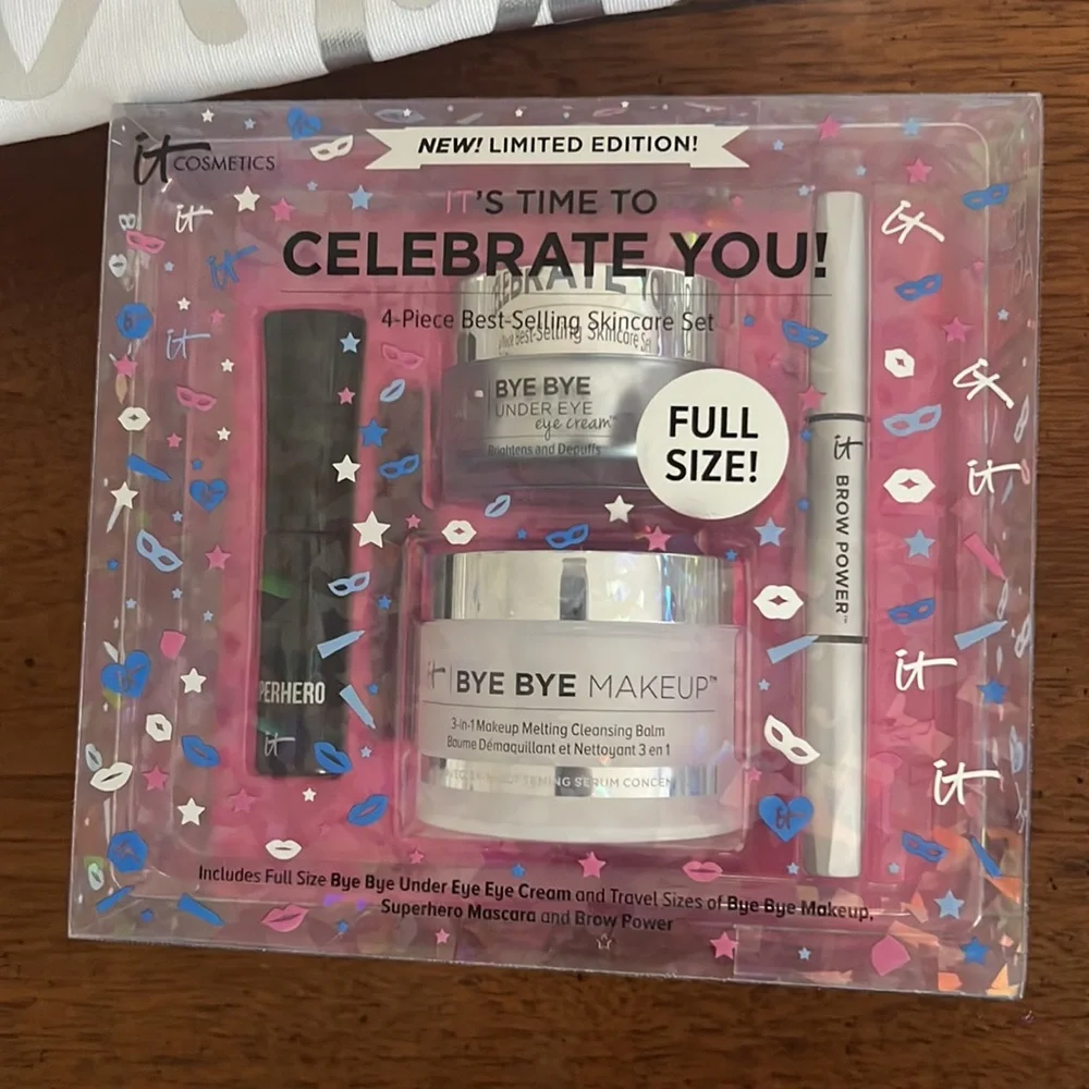 IT Cosmetics Makeup Set with Bag
